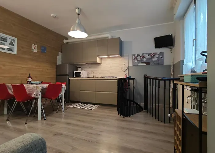 Appartamento Aleph With Private Parking, Next Train Station